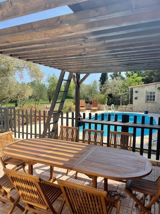Mas Provencal De 120M2 En Camargue, Avec Piscine Et Parking Inclus, Ideal Pour Des Vacances Αρλ Εξωτερικό φωτογραφία