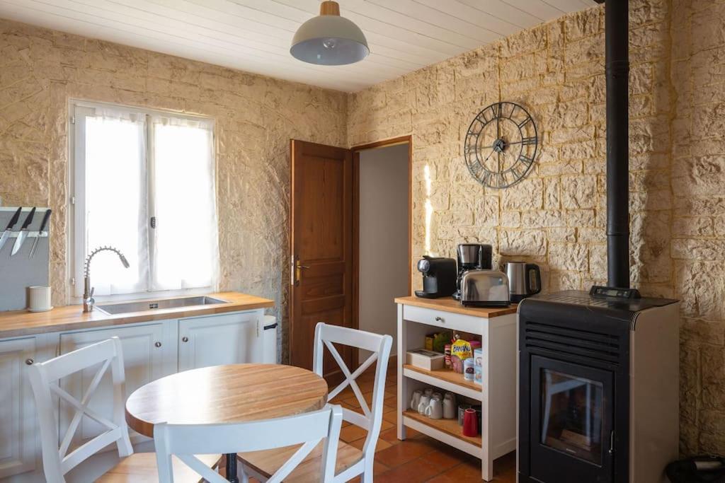 Mas Provencal De 120M2 En Camargue, Avec Piscine Et Parking Inclus, Ideal Pour Des Vacances Αρλ Εξωτερικό φωτογραφία