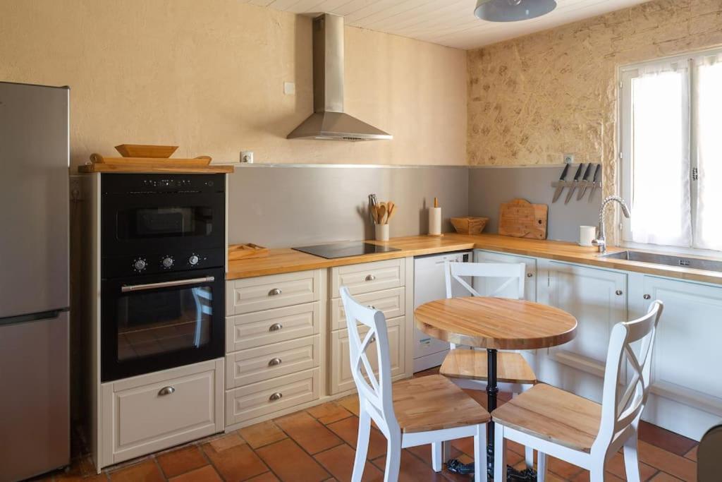 Mas Provencal De 120M2 En Camargue, Avec Piscine Et Parking Inclus, Ideal Pour Des Vacances Αρλ Εξωτερικό φωτογραφία