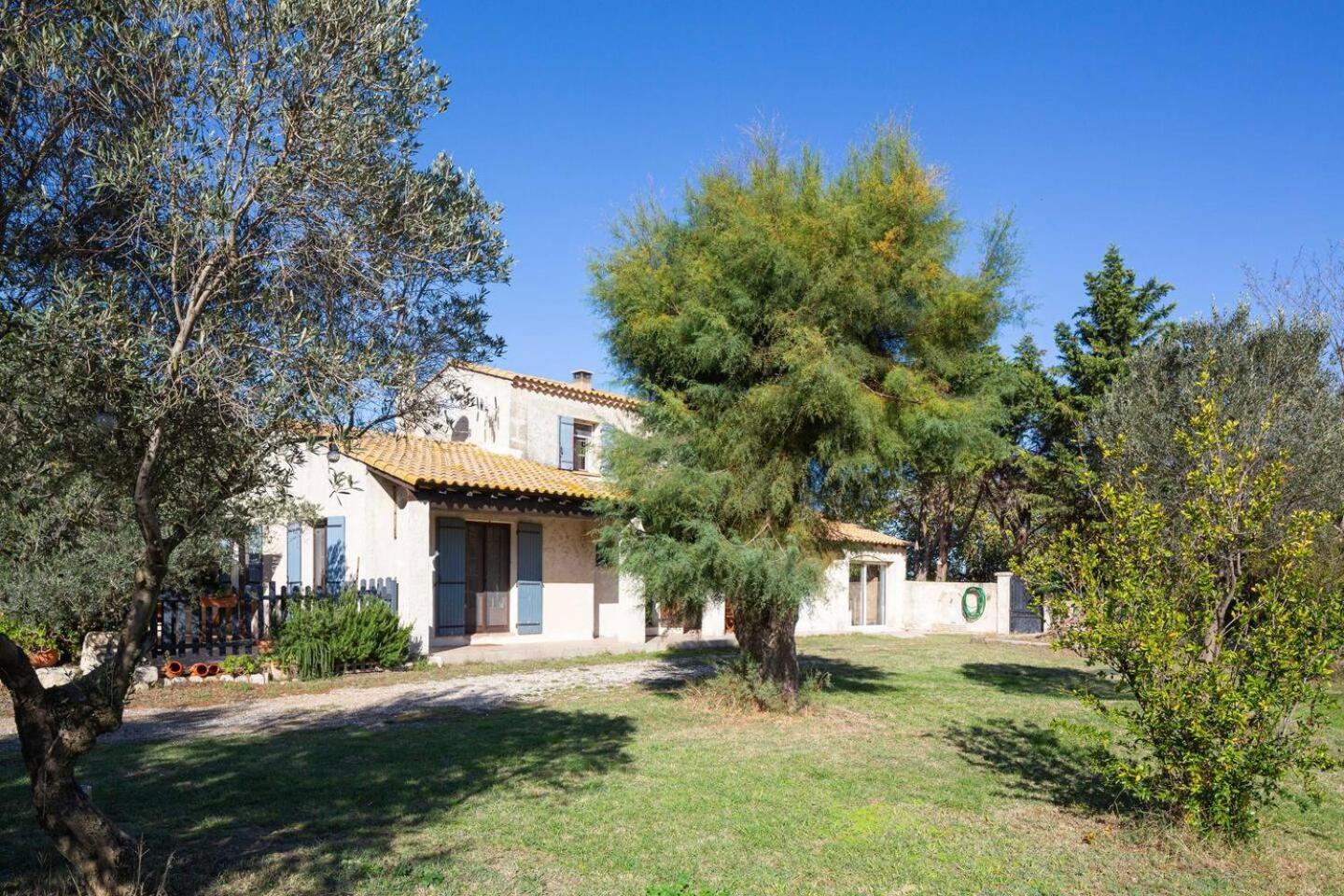 Mas Provencal De 120M2 En Camargue, Avec Piscine Et Parking Inclus, Ideal Pour Des Vacances Αρλ Εξωτερικό φωτογραφία