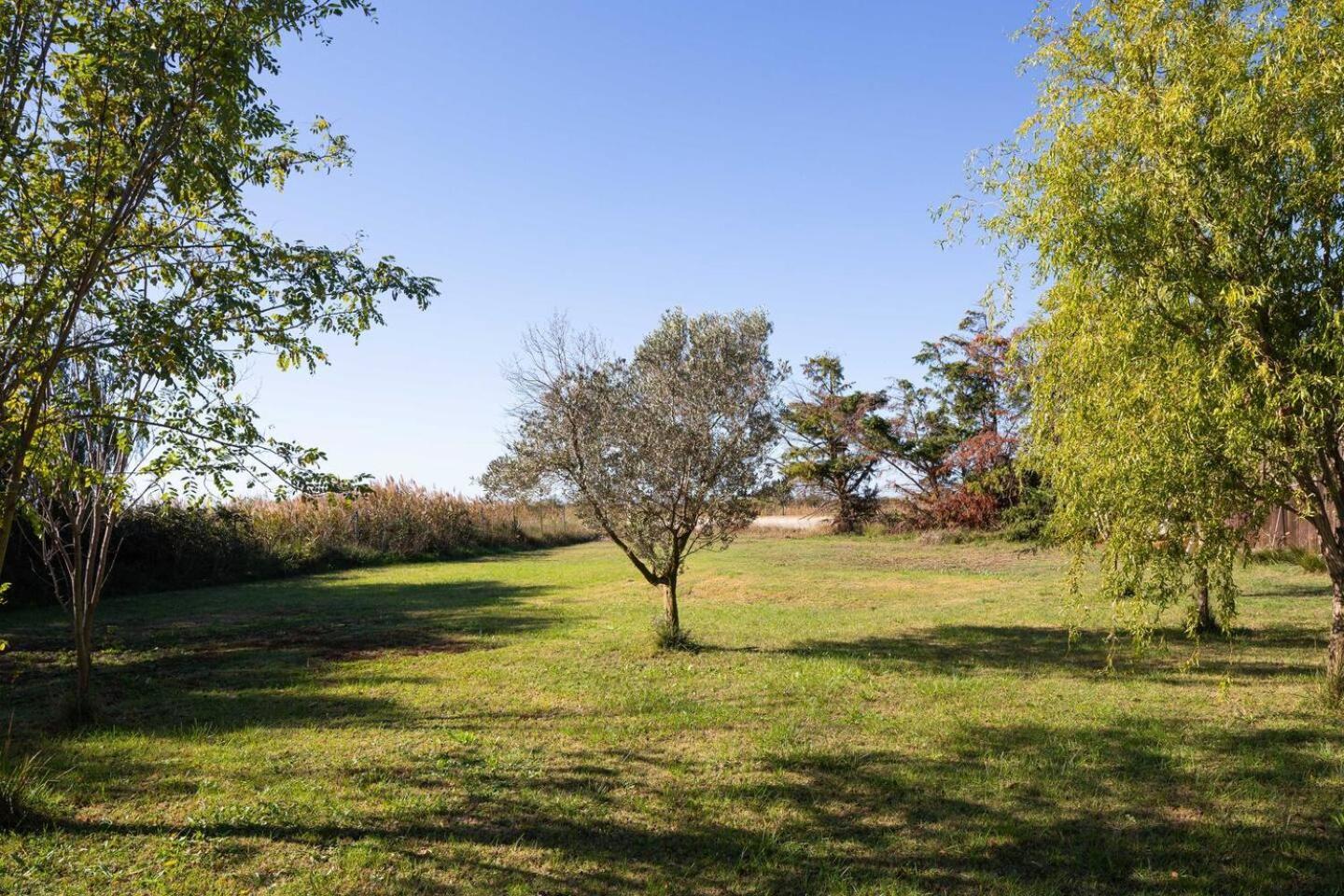 Mas Provencal De 120M2 En Camargue, Avec Piscine Et Parking Inclus, Ideal Pour Des Vacances Αρλ Εξωτερικό φωτογραφία