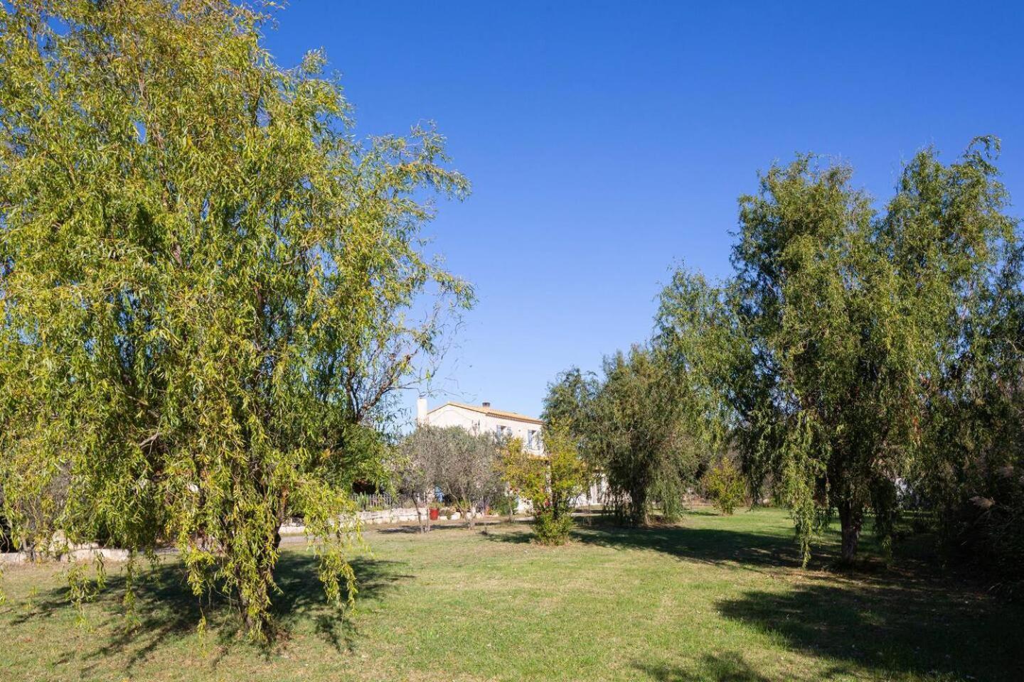 Mas Provencal De 120M2 En Camargue, Avec Piscine Et Parking Inclus, Ideal Pour Des Vacances Αρλ Εξωτερικό φωτογραφία